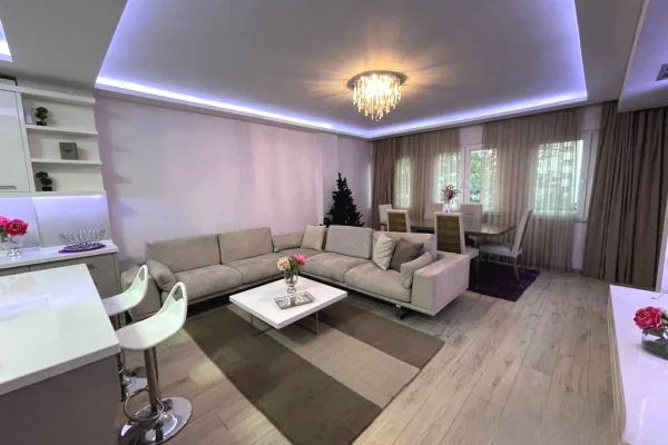 Shtepi me qera 2+1 ne Tirane - 1,300 Euro