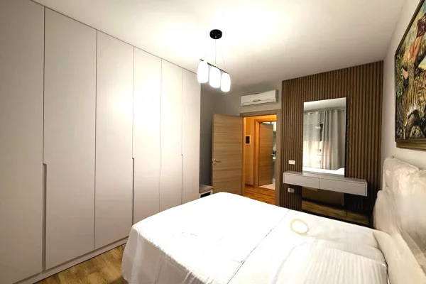 Shtepi me qera 2+1 ne Tirane - 1,200 Euro