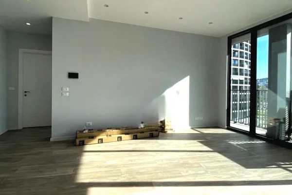 Ambient biznesi me qera 3+1 ne Tirane - 1,300 Euro