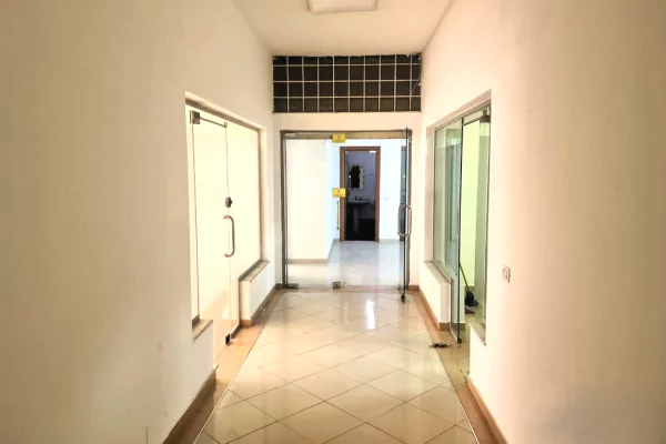 Ambient biznesi me qera 3+1 ne Tirane - 1,000 Euro