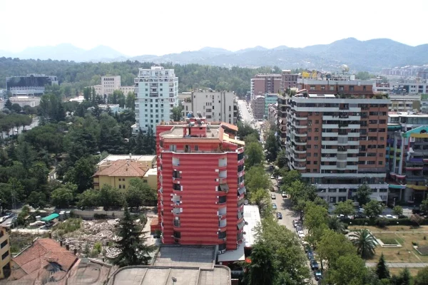 Ambient biznesi ne shitje 1+1 ne Tirane - 450,000 Euro