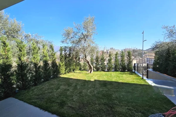 Shtepi me qera Vila Luksoze ne Tirane, 3+1, Mobilimi E mobiluar, Pagesa 2,000  Euro.