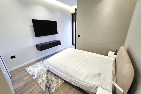 Shtepi me qera Vila Luksoze ne Tirane, 3+1, Mobilimi E mobiluar, Pagesa 2,000  Euro.