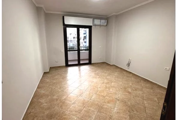 Ambient biznesi me qera 3+1 ne Tirane - 1,200 Euro
