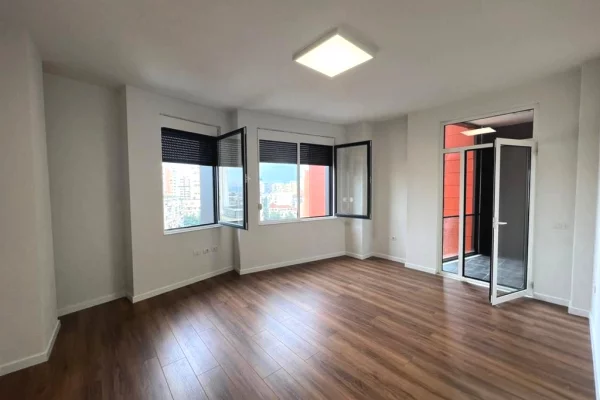 Ambient biznesi me qera 3+1 ne Tirane - 1,500 Euro