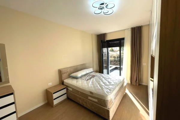 Shtepi me qera 2+1 ne Tirane - 1,300 Euro