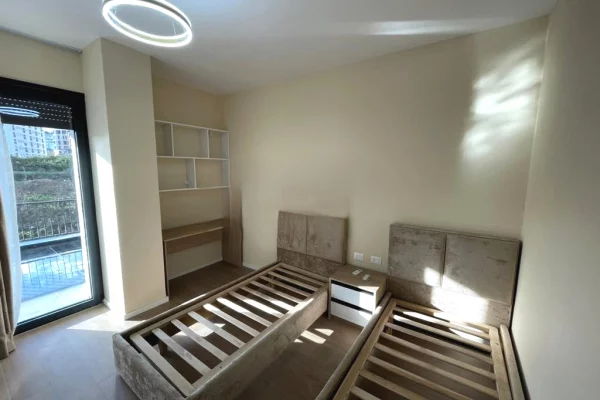 Shtepi me qera 2+1 ne Tirane - 1,300 Euro