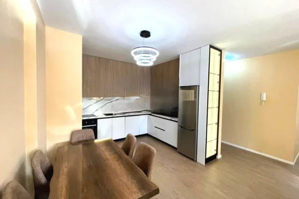 Shtepi me qera 2+1 ne Tirane - 1,300 Euro