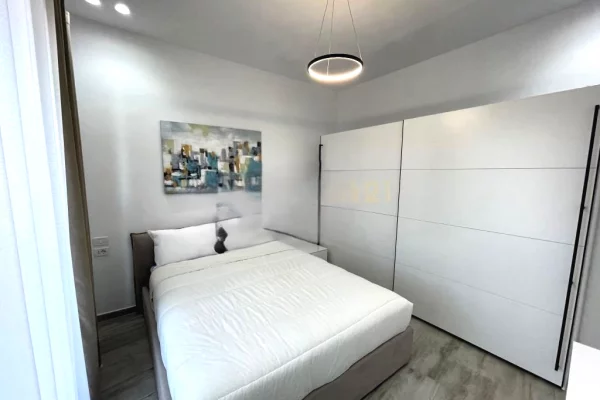 Shtepi me qera 2+1 ne Tirane - 1,300 Euro