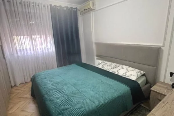 Shtepi ne shitje Apartament ne Tirane, 2+1, Mobilimi E mobiluar, Pagesa 128,000  Euro.