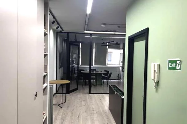 Ambient biznesi me qera 3+1 ne Tirane - 2,000 Euro