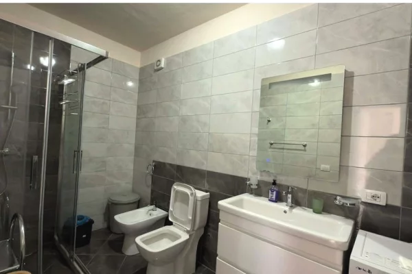 Shtepi ne shitje Apartament ne Tirane, 2+1, Mobilimi E mobiluar, Pagesa 150,000  Euro.