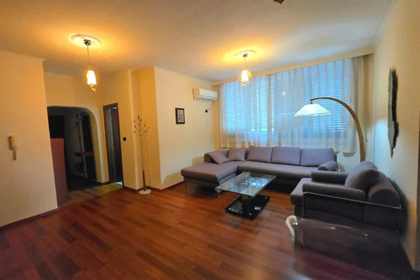 Shtepi me qera 2+1 ne Tirane - 1,300 Euro