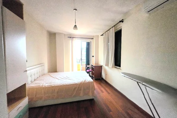 Shtepi me qera 2+1 ne Tirane - 1,300 Euro