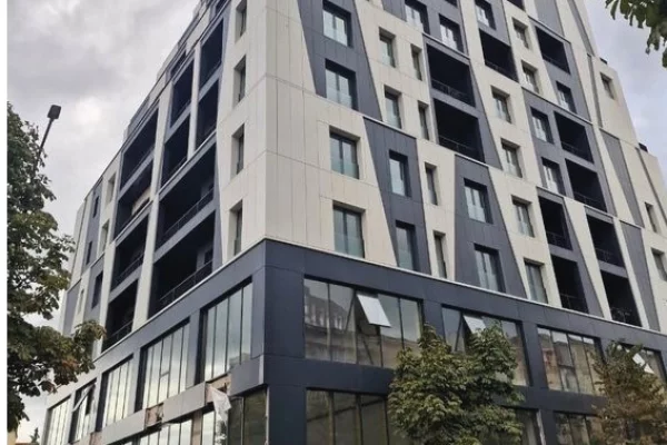 Ambient biznesi me qera 3+1 ne Tirane - 2,200 Euro