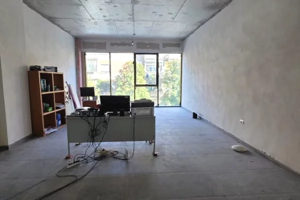 Ambient biznesi me qera 3+1 ne Tirane - 2,200 Euro