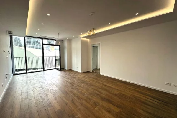 Ambient biznesi me qera 3+1 ne Tirane - 1,600 Euro