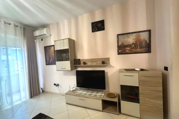 Shtepi me qera 2+1 ne Tirane - 700 Euro