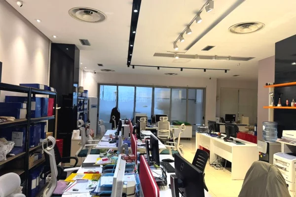 Ambient biznesi me qera 3+1 ne Tirane - 1,000 Euro