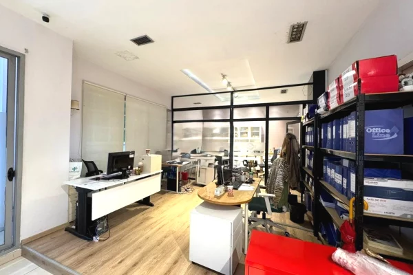 Ambient biznesi me qera 3+1 ne Tirane - 1,000 Euro