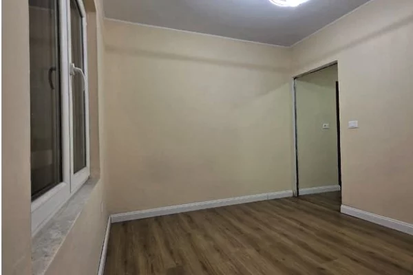 Shtepi ne shitje Apartament ne Tirane, 2+1, Mobilimi Bosh, pa mobiluar, Pagesa 140,000  Euro.