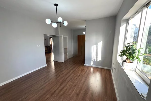 Ambiente Commerciale in Affitto 3+1 a Tirana - 1,000 Euro