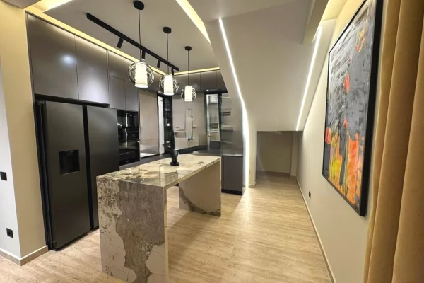 Shtepi me qera 3+1 ne Tirane - 3,000 Euro