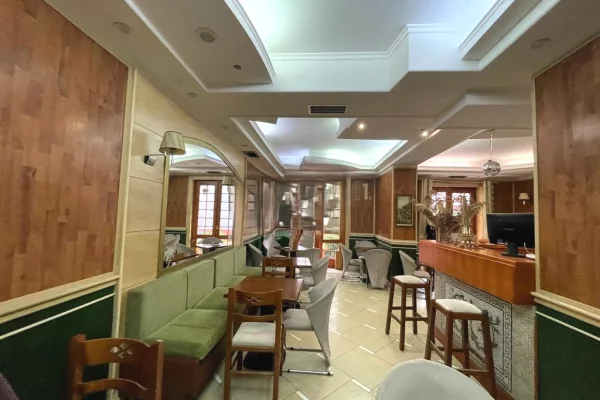 AMBIENT KOMERCIAL PER QIRA NE RRUGEN E KAVAJES