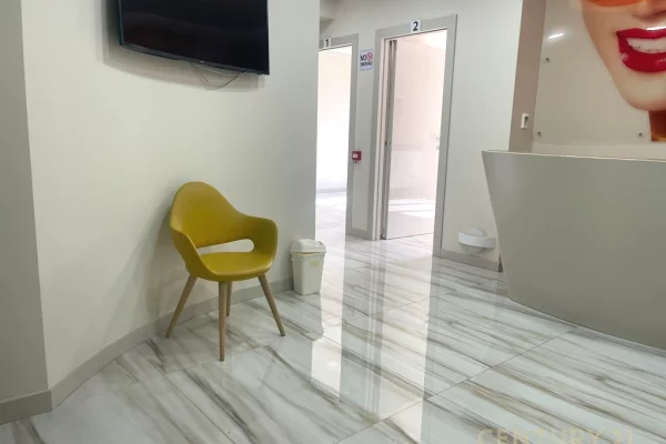 Ambient Modern + Post Parkimi per Klinike me Qira ne Ish Bllok