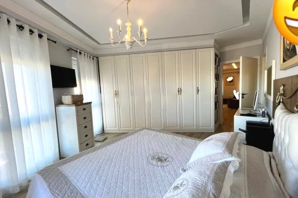 Shtepi me qera Apartament ne Tirane, 3+1, Mobilimi E mobiluar, Pagesa 1,200  Euro.