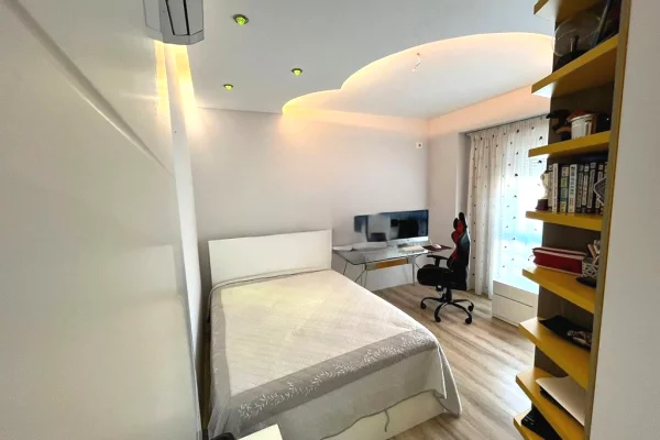 Shtepi me qera 3+1 ne Tirane - 1,200 Euro