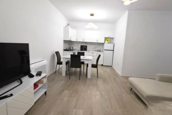 Shtepi me qera 2+1 ne Tirane - 800 Euro