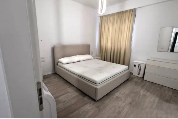 Shtepi me qera 2+1 ne Tirane - 800 Euro