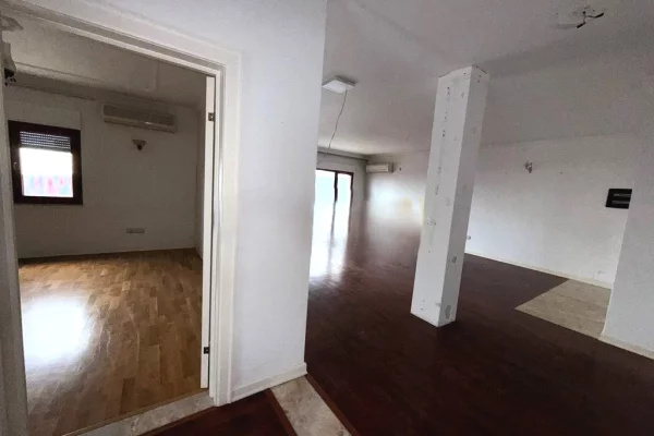 Ambient biznesi me qera 3+1 ne Tirane - 5,000 Euro