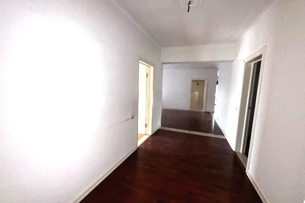 Ambient biznesi me qera 3+1 ne Tirane - 5,000 Euro