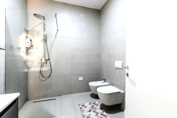 Shtepi me qera Apartament ne Tirane, 1+1, Mobilimi E mobiluar, Pagesa 1,200  Euro.