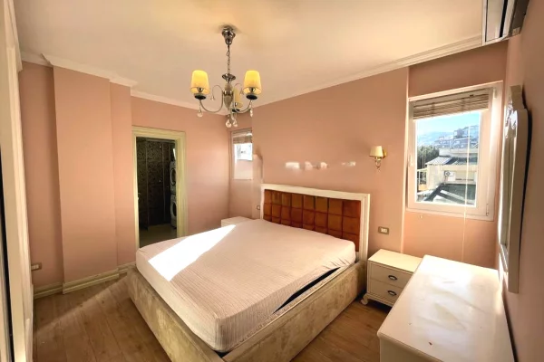 Shtepi me qera Apartament ne Tirane, 3+1, Mobilimi E mobiluar, Pagesa 1,000  Euro.