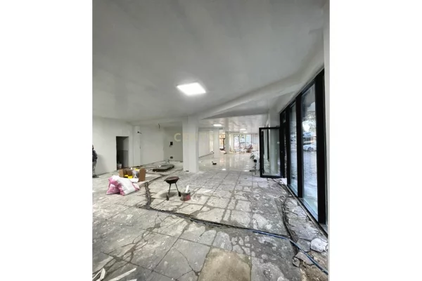 AMBIENT KOMERCIAL ME QIRA, LIQENI I THATE, TIRANE!