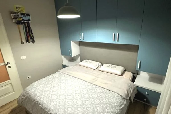 Shtepi me qera Apartament ne Tirane, 2+1, Mobilimi E mobiluar, Pagesa 850  Euro.
