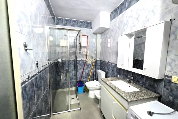 Shtepi ne shitje Apartament ne Tirane, 1+1, Mobilimi E mobiluar, Pagesa 147,000  Euro.