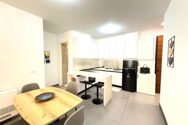 Shtepi me qera 2+1 ne Tirane - 1,200 Euro