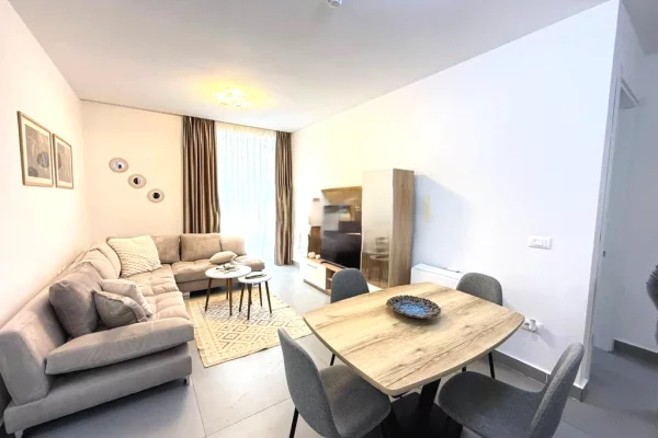 Shtepi me qera 2+1 ne Tirane - 1,200 Euro