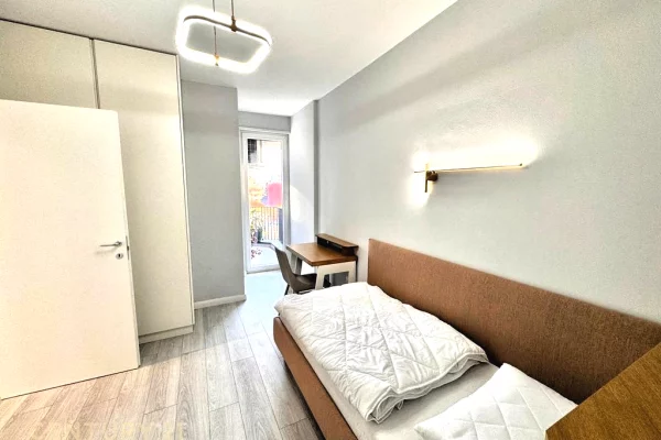 Shtepi me qera 2+1 ne Tirane - 1,300 Euro