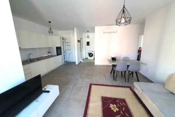 Shtepi me qera 2+1 ne Tirane - 600 Euro