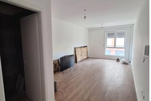 Ambient biznesi me qera 3+1 ne Tirane - 500 Euro