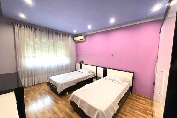 Shtepi me qera 2+1 ne Tirane - 1,000 Euro