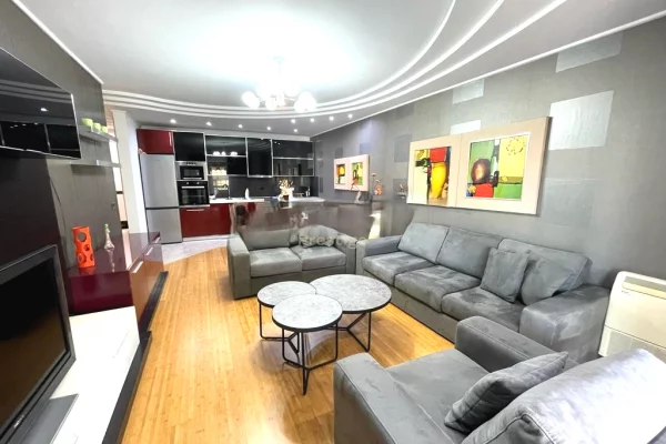 Shtepi me qera 2+1 ne Tirane - 1,000 Euro