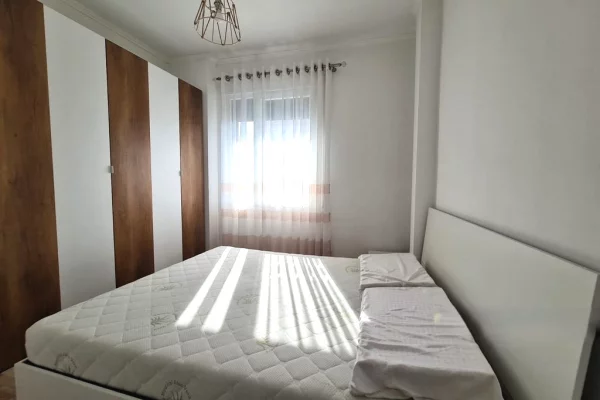 Shtepi me qera Apartament ne Tirane, 2+1, Mobilimi E mobiluar, Pagesa 620  Euro.