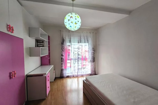 Shtepi me qera Apartament ne Tirane, 2+1, Mobilimi E mobiluar, Pagesa 700  Euro.