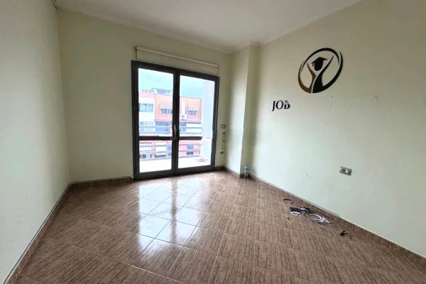 Ambient biznesi me qera 3+1 ne Tirane - 800 Euro